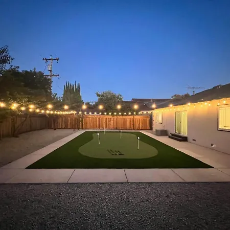 Modern Cozy House With Mini Golf Near Santa Clara Villa
